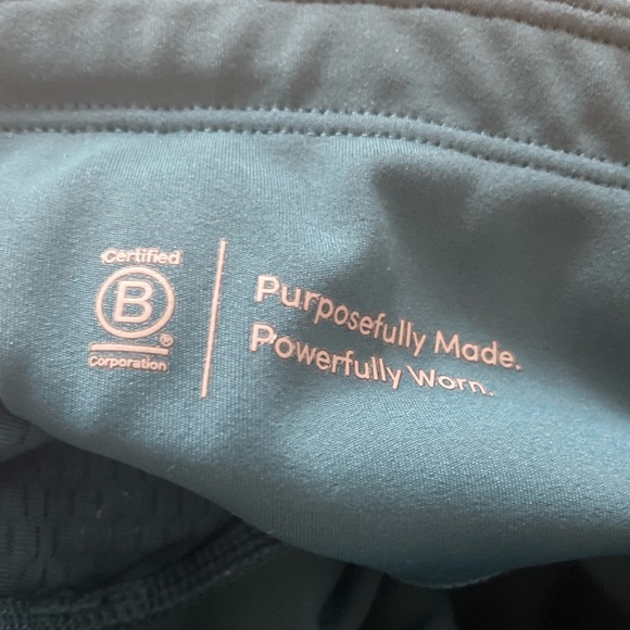 Athleta Certified B Capri Leggings With ZipPockets - Picture 6 of 9